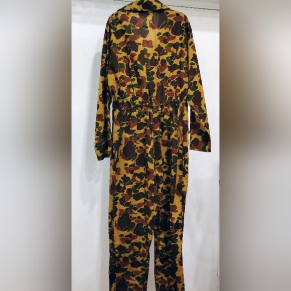 TWO CAMOUFLAGE HUNTERS' JUMPSUITS - Picture 5 of 14